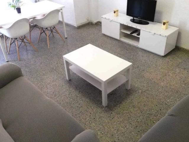 Room in a shared 3 bedroom apartment for rent in Mestalla