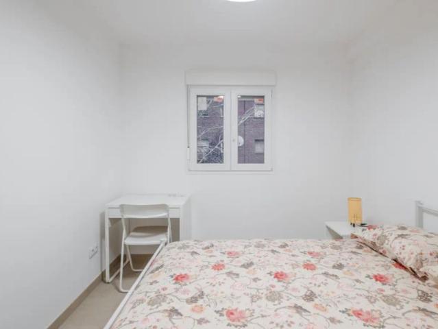 Room in a shared 3 bedroom apartment for rent in San Cristóbal, Madrid suitable for professionals and students