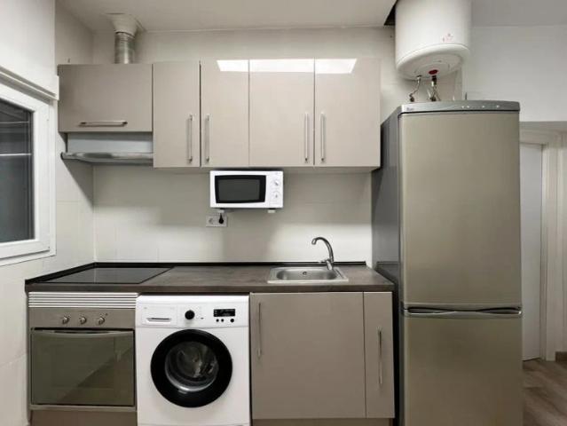 Room in a shared 3 bedroom apartment for rent in San Diego. Professionals only