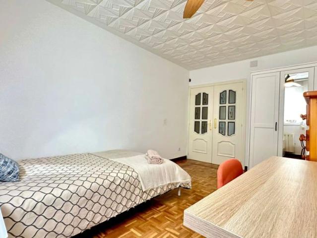 Room in a shared 3 bedroom apartment for rent in San Diego
