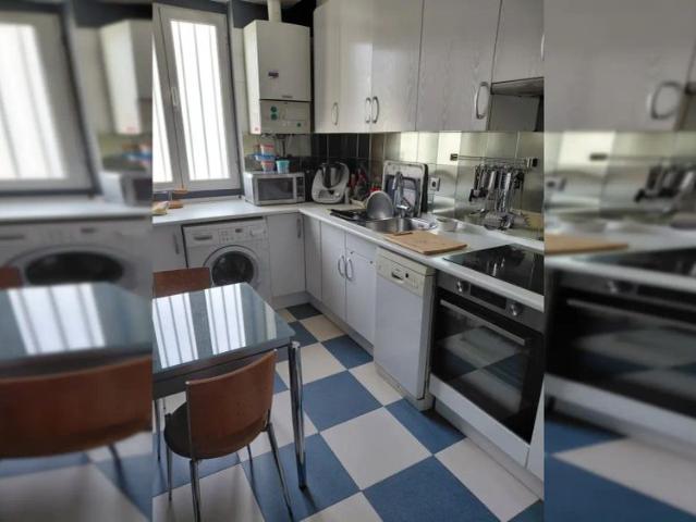 Room in a shared 3 bedroom apartment for rent in Sant Francesc, bills included