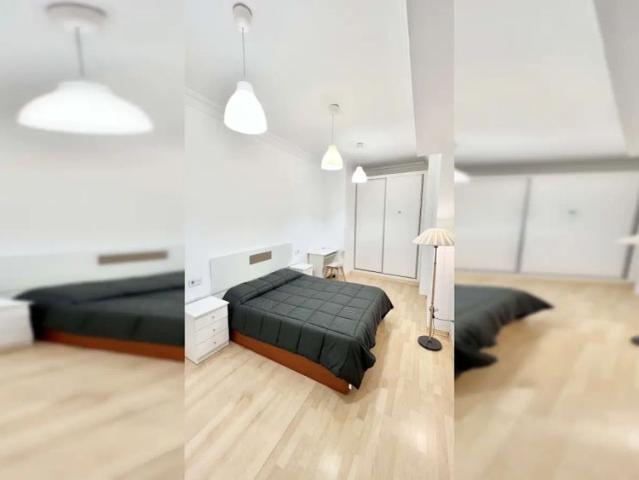 Room in a shared 3 bedroom apartment for rent in Sant Francesc, only for females