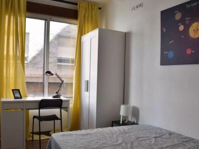 Room in a shared 3 bedroom apartment for rent in Sant Francesc, perfect for students