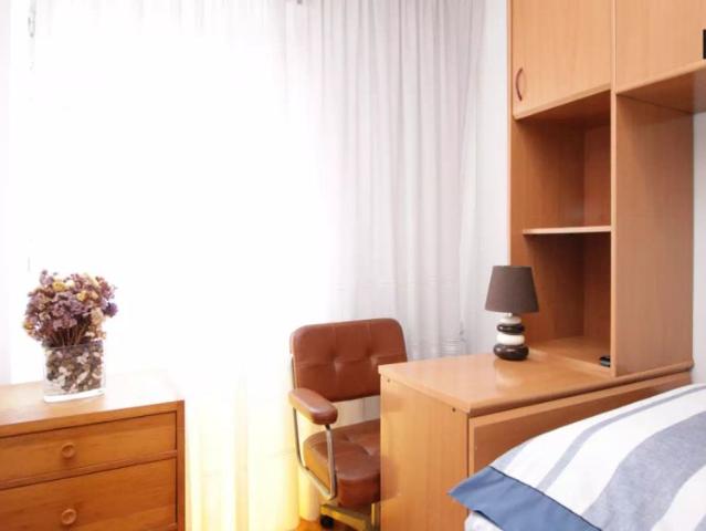 Room in a shared 3 bedroom apartment for rent in Sant Martí de Provençals, no couples