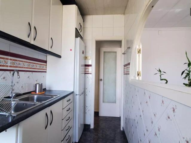 Room in a shared 3 bedroom apartment for rent in Sant Martí de Provençals, perfect for women, professionals, and students