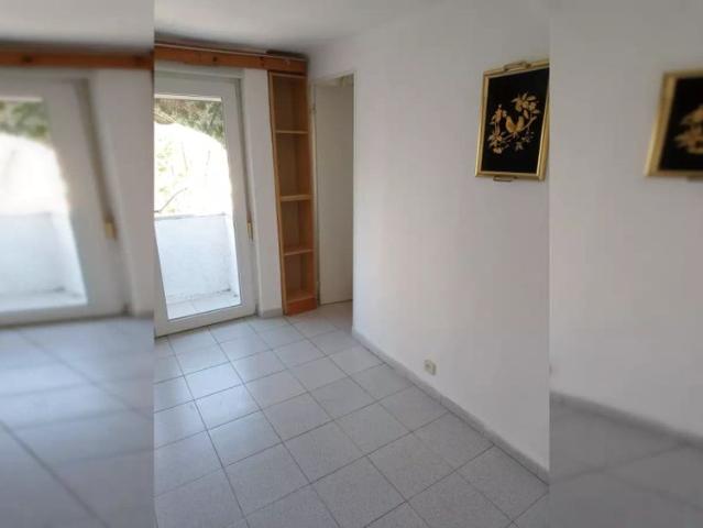 Room in a shared 3 bedroom apartment for rent in Simancas