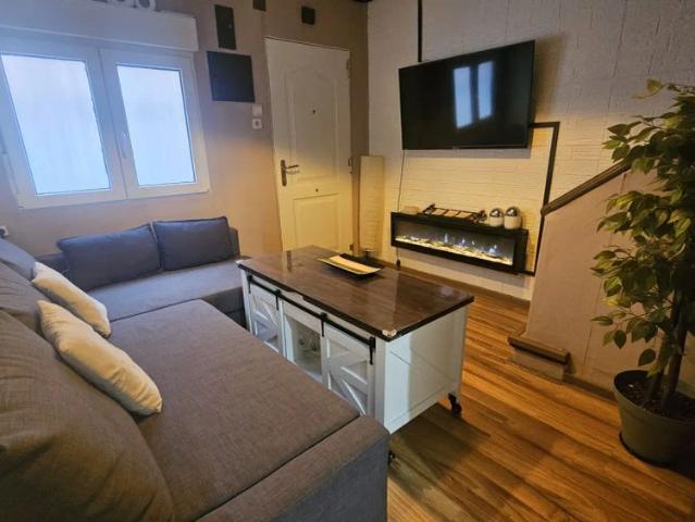 Room in a shared 3 bedroom apartment for rent in Simancas, only females