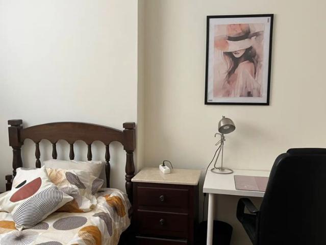 Room in a shared 3 bedroom apartment for rent in Porto, bills included