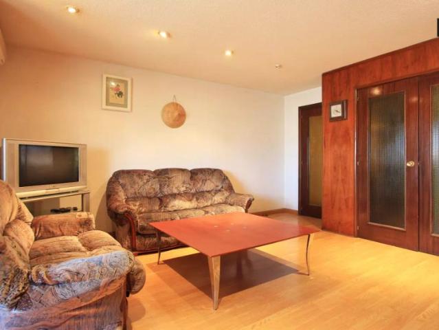 Room in a shared 3 bedroom apartment for rent in Pacífico, bills included, professionals and students only