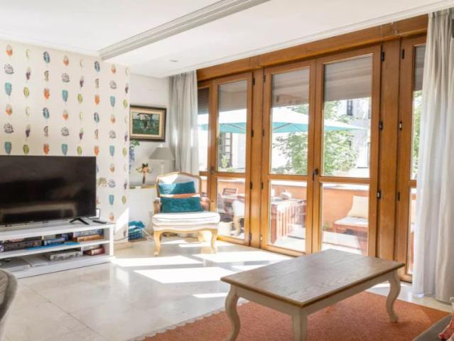 Room in a shared 3 bedroom apartment for rent in Palacio, all bills included