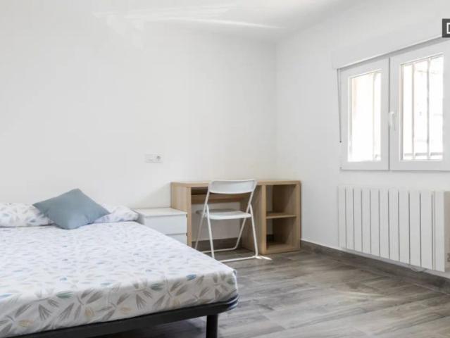 Room in a shared 3 bedroom apartment for rent in Pilar, bills included, perfect for females