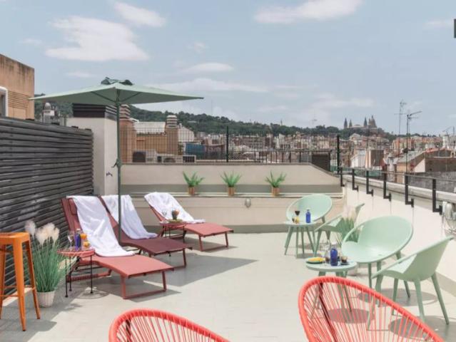 Room in a shared 3 bedroom apartment for rent in the heart of Barcelona