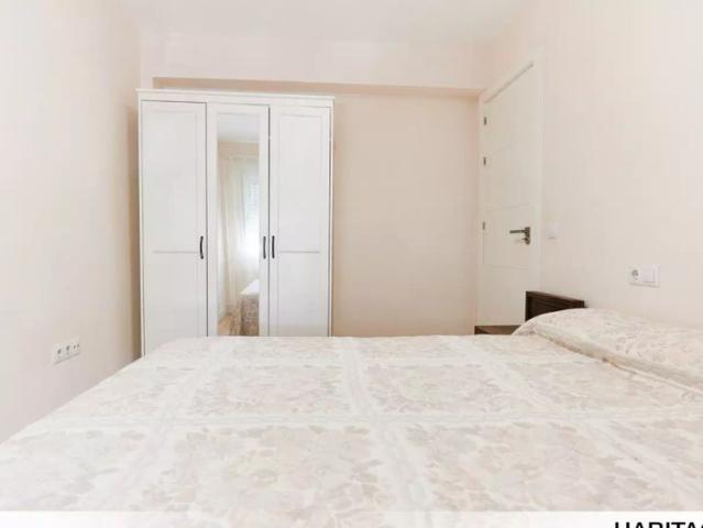 Room in a shared 3 bedroom apartment for rent in Triana, Seville