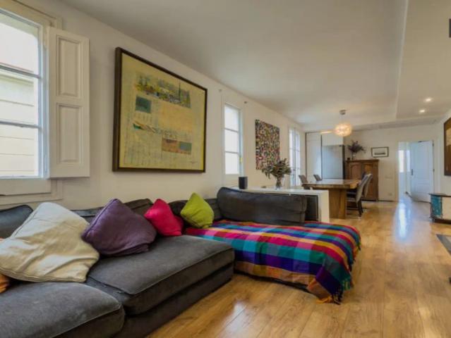 Room in a shared 3 bedroom apartment for rent in Vila de Gràcia, bills included