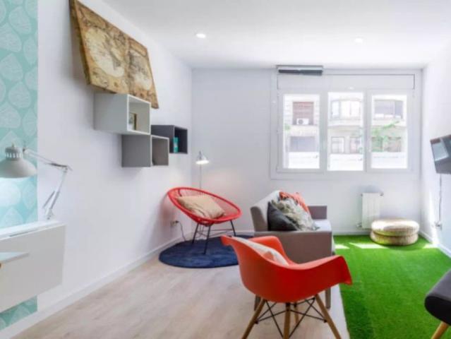 Room in a shared 3 bedroom apartment for rent in Vila de Gràcia, professionals and students only