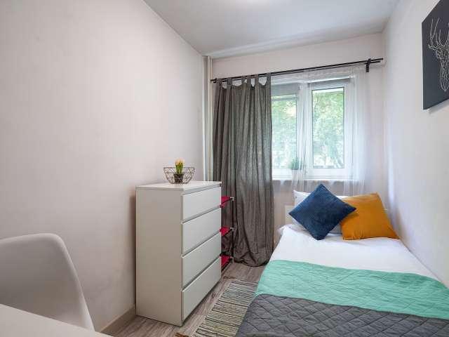 Room in a shared 3 bedroom flat for rent in Nowolipki