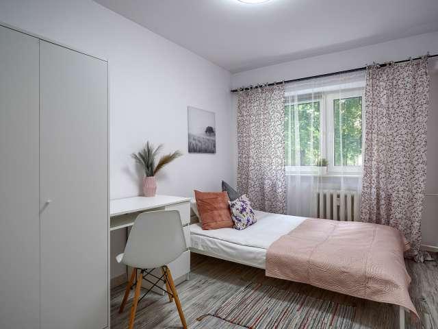 Room in a shared 3 bedroom flat for rent in Nowolipki