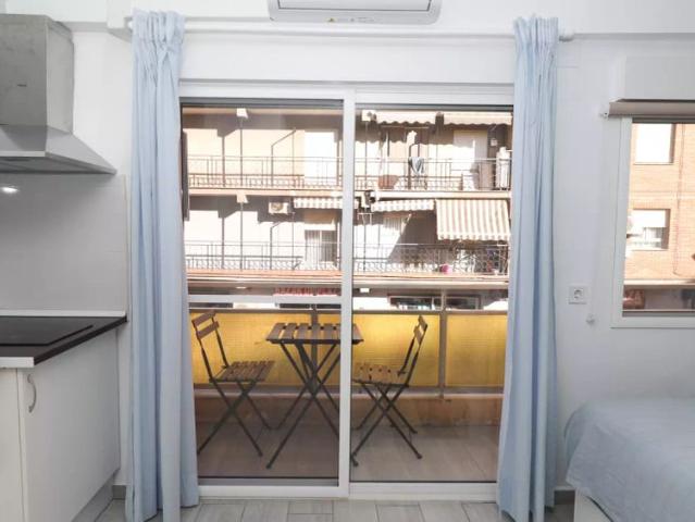 Room in a shared 4 bedroom apartment for rent in Cabanyal Canyamelar