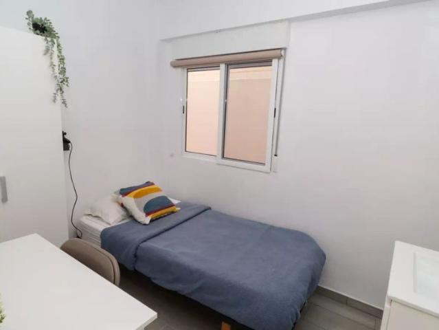 Room in a shared 4 bedroom apartment for rent in Cabanyal Canyamelar