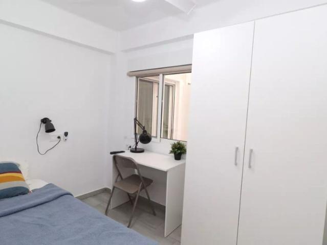 Room in a shared 4 bedroom apartment for rent in Cabanyal Canyamelar