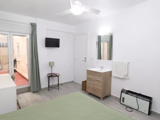 Room in a shared 4 bedroom apartment for rent in Cabanyal Canyamelar