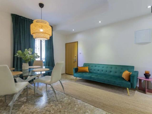 Room in a shared 4 bedroom apartment for rent in Cabanyal Canyamelar, bills included