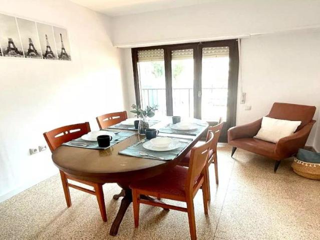 Room in a shared 4 bedroom apartment for rent in Cabanyal Canyamelar, professionals and students only