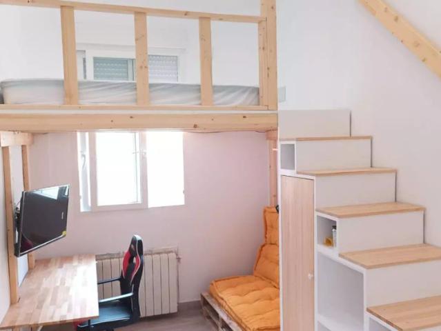Room in a shared 4 bedroom apartment for rent in Camino de Ronda
