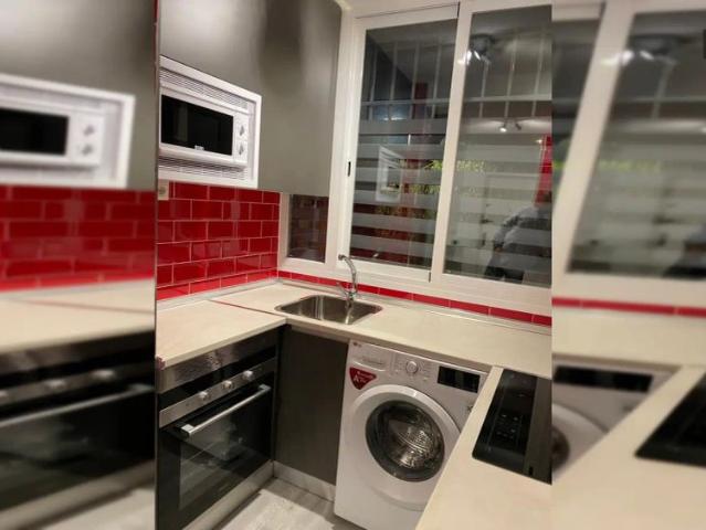Room in a shared 4 bedroom apartment for rent in Campamento, perfect for professionals and students
