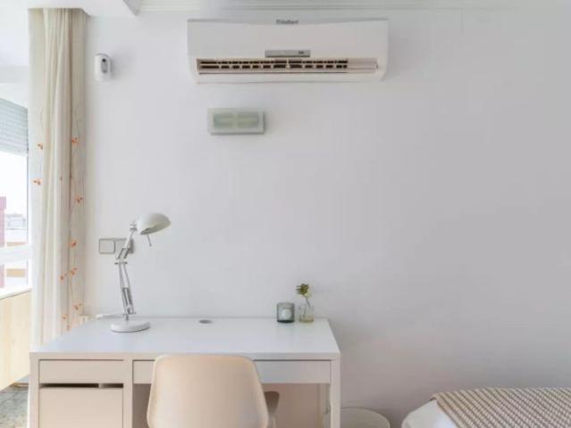 Room in a shared 4 bedroom apartment for rent in Canillas
