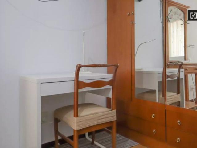 Room in a shared 4 bedroom apartment for rent in Casco Histórico de Vallecas, professionals only