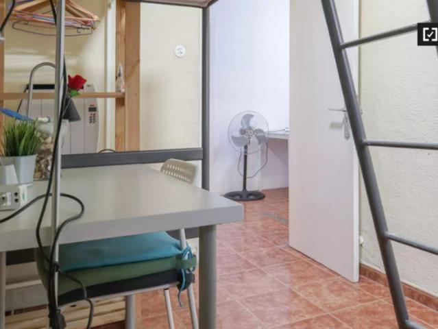 Room in a shared 4 bedroom apartment for rent in Casco Histórico de Vicálvaro ideal for students