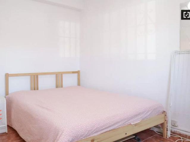 Room in a shared 4 bedroom apartment for rent in Casco Histórico de Vicálvaro ideal for students