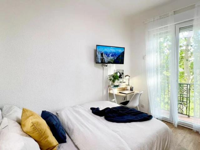 Room in a shared 4 bedroom apartment for rent in Casa de Campo, professionals only