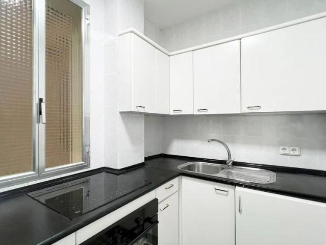 Room in a shared 4 bedroom apartment for rent in Casa de Campo, professionals only