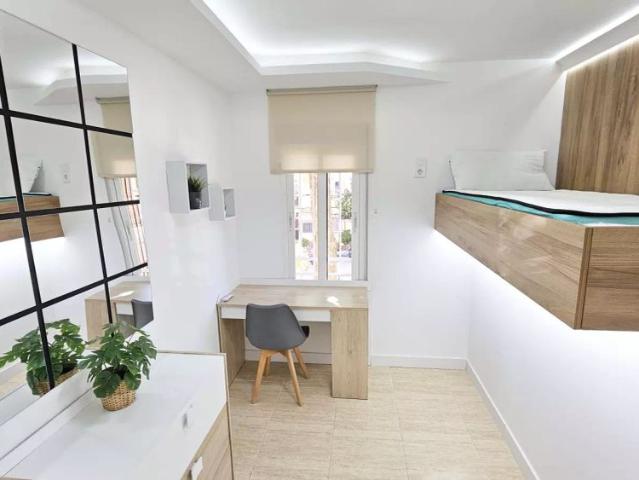 Room in a shared 4 bedroom apartment for rent in Casería de Montijo. Only females, students only