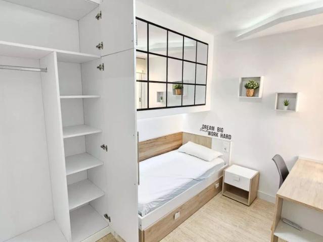 Room in a shared 4 bedroom apartment for rent in Casería de Montijo. Only females, students only