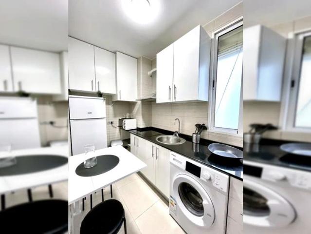 Room in a shared 4 bedroom apartment for rent in Castellana