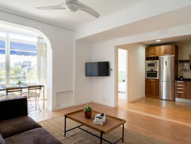 Room in a shared 4 bedroom apartment for rent in Castilla