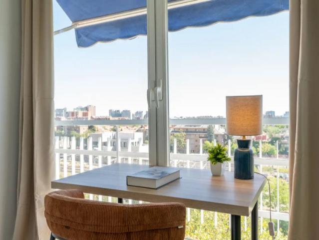Room in a shared 4 bedroom apartment for rent in Castilla