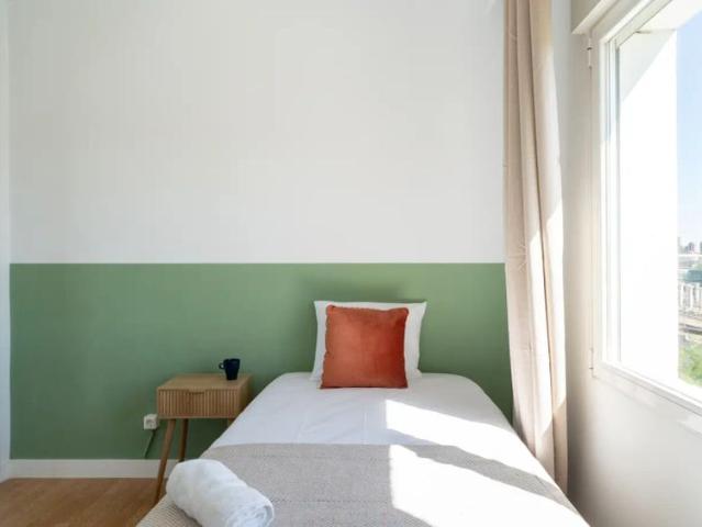 Room in a shared 4 bedroom apartment for rent in Castilla