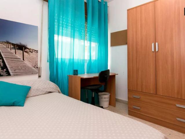 Room in a shared 4 bedroom apartment for rent in Centro Sagrario, smoking allowed balcony