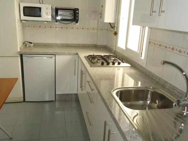 Room in a shared 4 bedroom apartment for rent in Cercadilla Medina Azahara