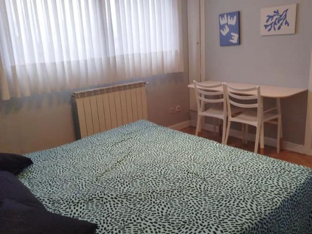 Room in a shared 4 bedroom apartment for rent in Ciudad Jardín, only males, professionals only, couples allowed