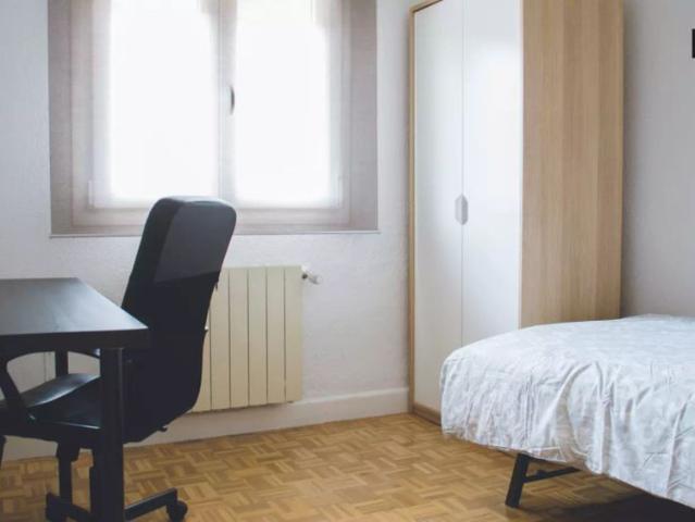 Room in a shared 4 bedroom apartment for rent in Ciudad Jardín, perfect for students