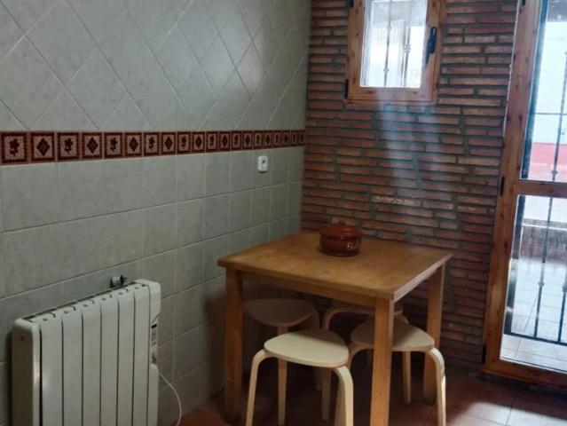 Room in a shared 4 bedroom apartment for rent in Abrantes, Madrid
