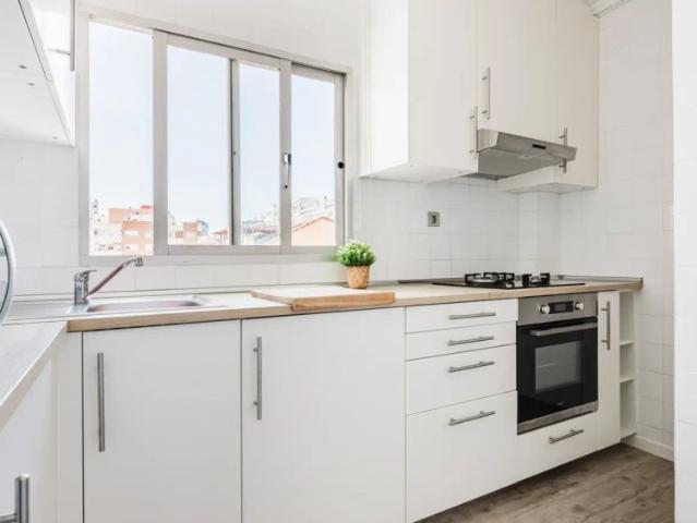 Room in a shared 4 bedroom apartment for rent in Aiora, bills included