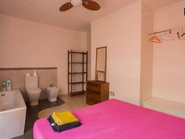 Room in a shared 4 bedroom apartment for rent in Aiora, bills included