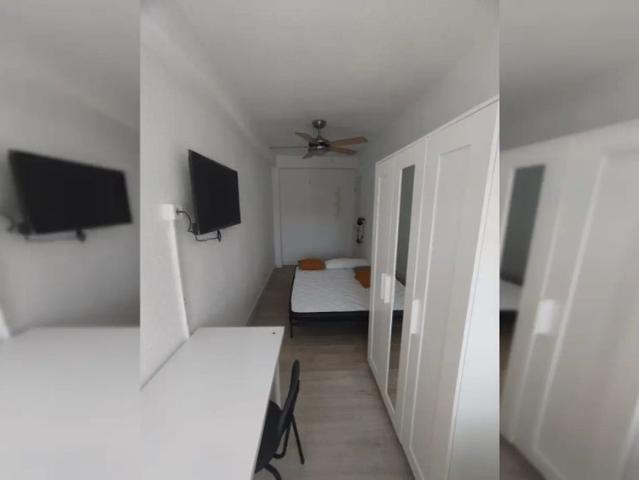 Room in a shared 4 bedroom apartment for rent in Aluche, bills included