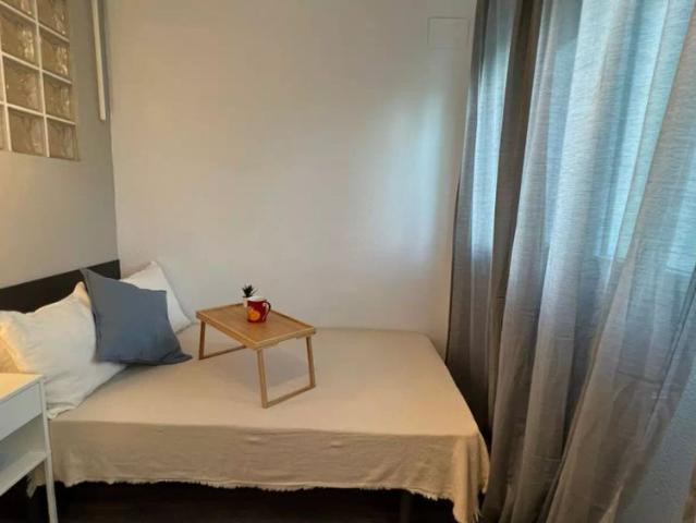 Room in a shared 4 bedroom apartment for rent in Aluche, perfect for professionals and students